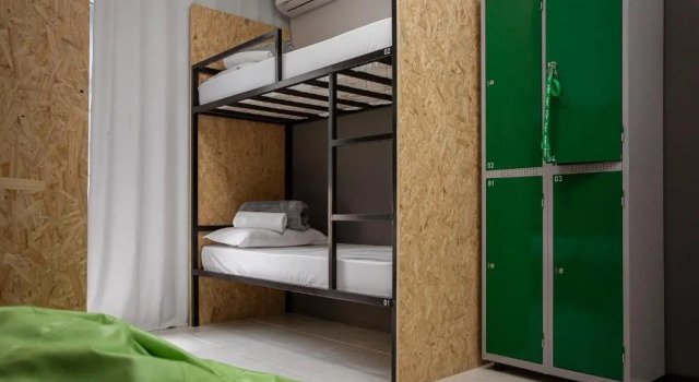 Кровать в общем номере Graffi City House