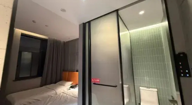 Кровать в общем номере (мужской номер) Shuoguochao Hotel (Beijing Daxing Huangcun West Street Subway Station)