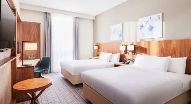 Семейный номер Premium Courtyard by Marriott London Gatwick Airport