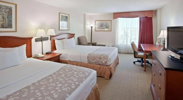 Четырёхместный номер Standard La Quinta Inn & Suites Downtown Conference Center