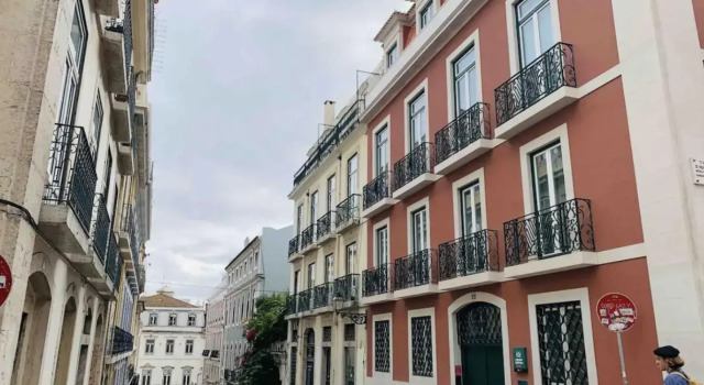 Charming 4 bedroom apartment in Chiado, Забронировать Апартаменты/квартира Отели Лиссабона с парковкой, рядом с Money Museum, Парковка