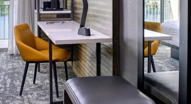 Двухместный номер Standard с балконом и с видом на озеро Marriott Indianapolis North