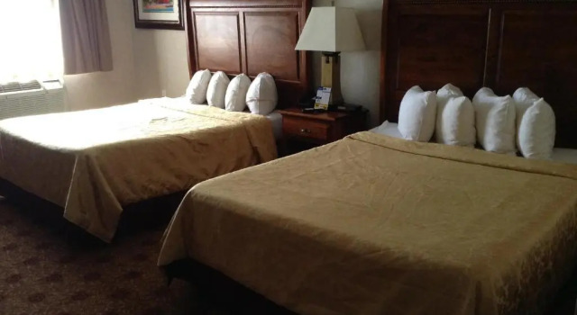 Четырёхместный номер Standard Hamilton Inn Select Beachfront Mackinaw City