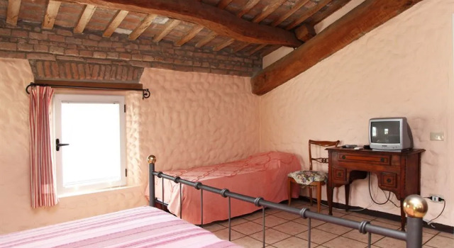 Agriturismo Novara, Buchen Sie Hotel Ostellato 