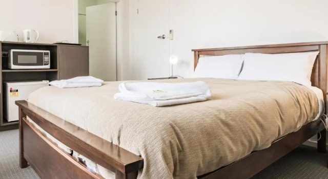 Трёхместный номер Economy Somerset Hotel