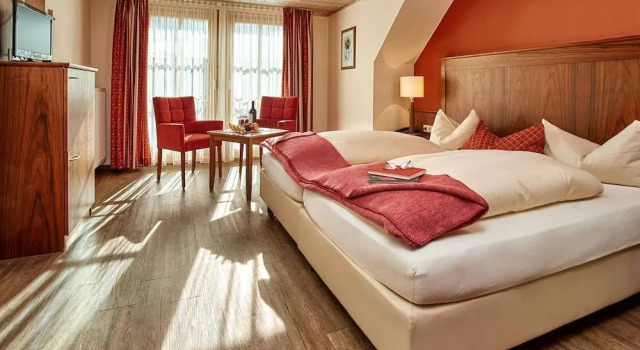 Hotelgasthof zur Sonne, Забронировать Отель Отели Баварии с парковкой, Парковка