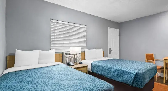 Шестиместный номер Standard Suburban Studios Stuart near Federal Hwy 1
