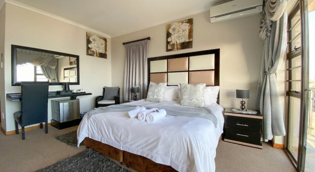 Номер Luxury с балконом Bar-t-nique Guest House