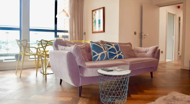 Contemporary 2 Bedroom Apartment Near Ifsc