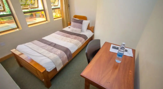 Номер Standard Crown Suites Hotel
