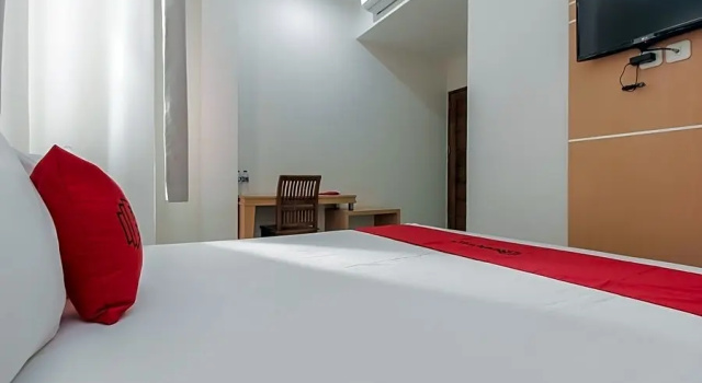 Premium double chambre RedDoorz Plus near Galaxy Bekasi