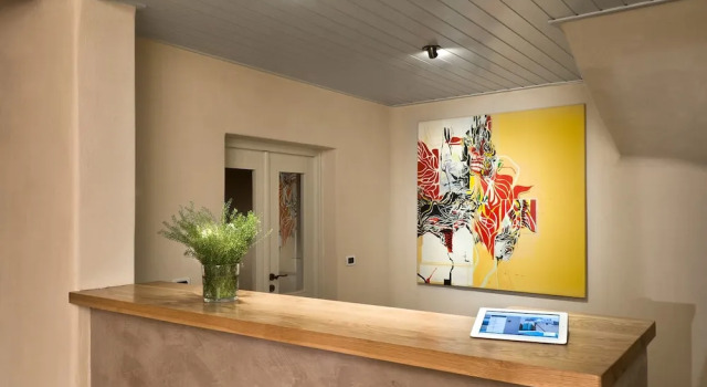 Voreina Gallery Suites, Забронировать Гостевой дом Пиргос Санторини