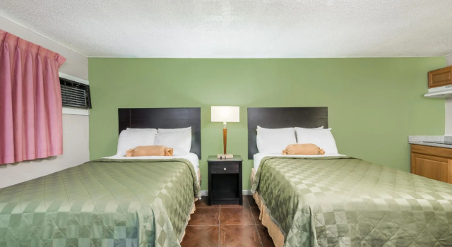 Standard Neljän hengen huone Executive Inn Eagle Pass