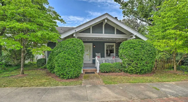 Коттедж Bright Greensboro Escape ~ 1 Mi to Downtown