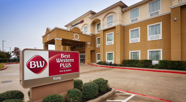 Четырёхместный номер Standard Best Western Plus Katy Inn & Suites