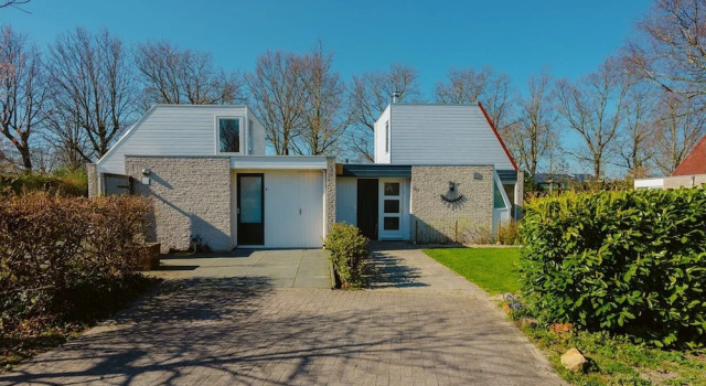 Бунгало Holiday Bungalow With a Nice Light Appearance at 1.5 km From the Beach