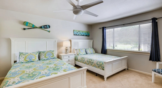 Beautiful Waterfront Condo on Lake Conroe w/ Dock, Varaa Huoneisto Hotellit Lake Conroe pysäköinnillä, Pysäköinti