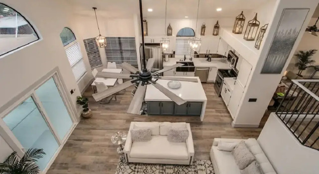 Коттедж Fully Renovated Kierland Retreat W/pool & 4-bdrms!