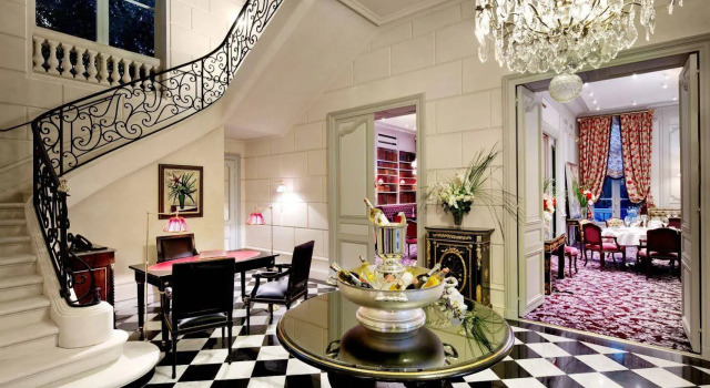 La Grande Maison, Забронировать Отель Отели Бордо 5 звезд, рядом с Церковь Нотр-Дам, 5*