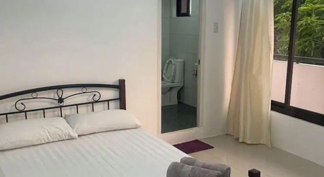 Двухместный номер Standard с балконом и с видом на город The Palines Apartment Hotel - Muntinlupa Near Evia