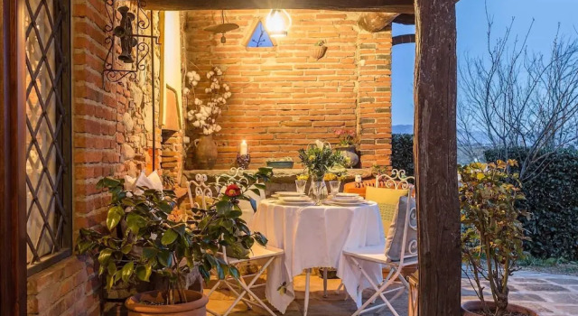 Rosyabate Cottage, with Private Garden and views between Lucca and Pistoia, Prenota Casa vacanze Uzzano Toscana