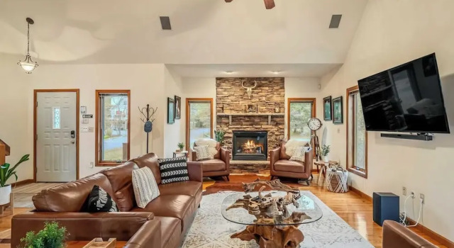 Коттедж Entertainer's Home w/ Deck, Game Room & Hot Tub Lake View Retreat by Avantstay