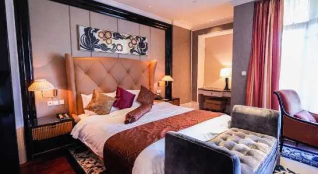 Red Flag Valley Golf Hotel, Rezervasyon Otel Ganjingzi District 