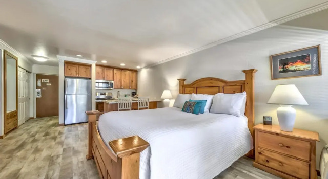 Updated Studio Right Off Lake Tahoe Studio Bedroom Condo by RedAwning, Забронировать Отель Бизнес-отели Саут-Лейк-Тахо, 4* 5*