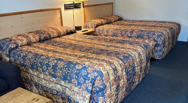 Четырёхместный номер Standard Edgewater Inn Shady Cove