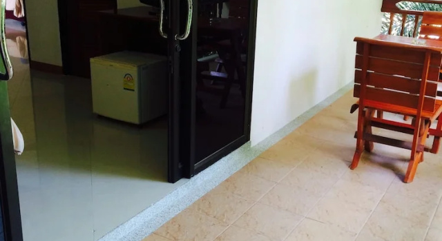Трёхместный номер Superior с балконом Haad Yao Villa