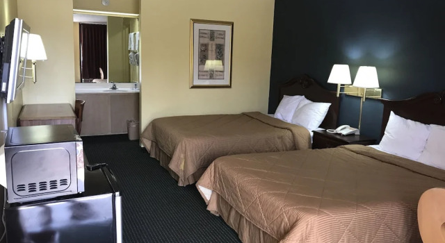 Четырёхместный номер Standard Relax Inn & Suites