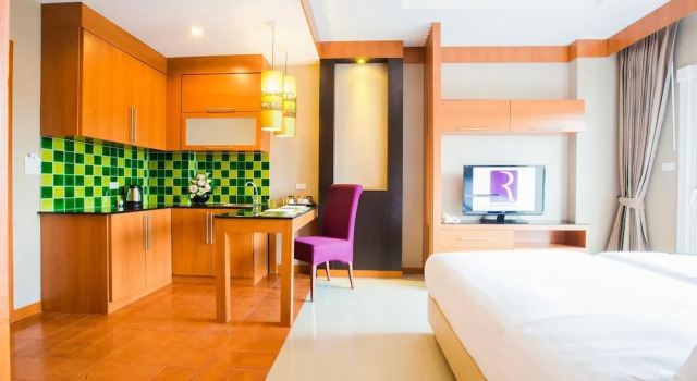Двухместный номер Deluxe с балконом Romantic Khon Kaen Hotel