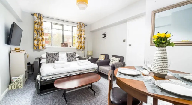 Warm and welcoming Home in Putney, Забронировать Отель Отели Англии 3 звезды, 3*