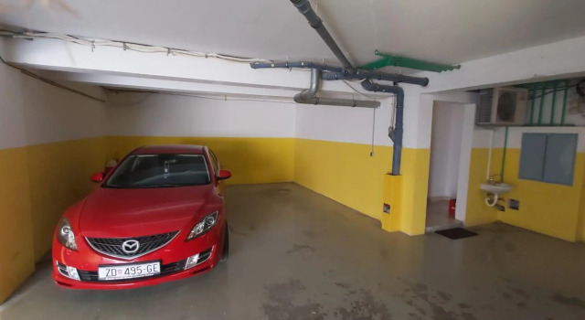 Luxury Apartment Tina by the beach Znjan Split put znjana 3c, Prenota Appartamento Hotel a Croatian Islands con parcheggio, Parcheggio