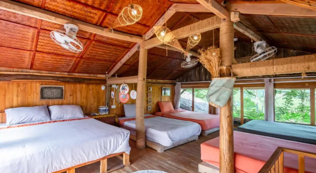 Кровать в общем номере Toce House Tả van