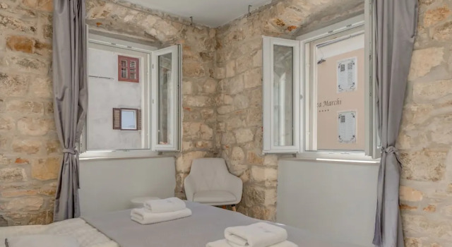 Marti Luxury Rooms, Prenota Hotel Splitska 