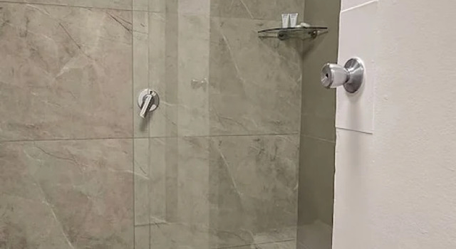 Трёхместный номер Superior Albany Hotel
