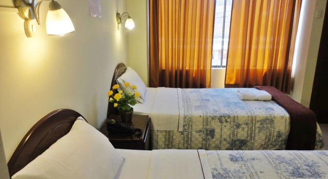 Standard Dreier Zimmer Hotel Torontel