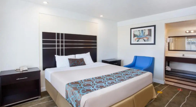 Номер Standard Travelodge by Wyndham Fresno Yosemite Area