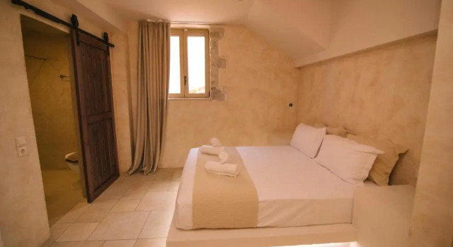 Mani Luxury Suites and Studios in Gytheio with Private Pools, Book Guesthouse Hotels in Lakonia with a Pool, Swimming Pool