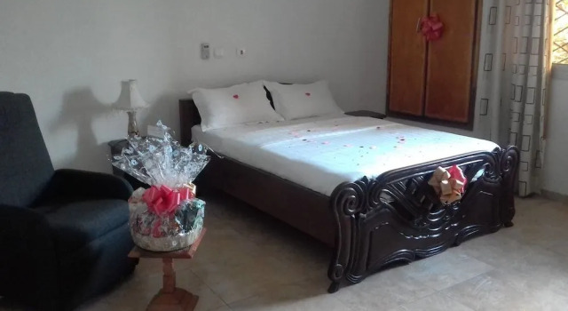 Residence Rom 4 II plateaux, Boek Hotel Hotels in Abidjan met parkeren, Parkeren