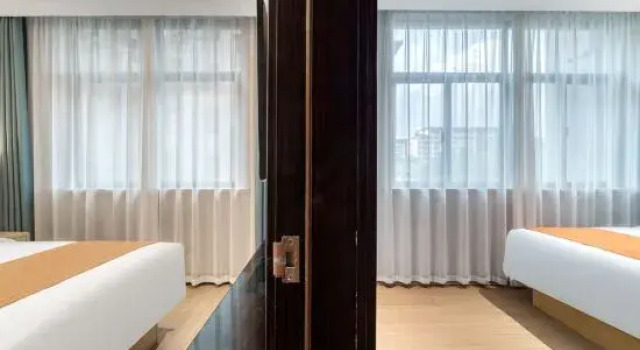 Люкс Yuyuan International Hotel (Yiwu Suxi Heart Suxi Night Market Store)