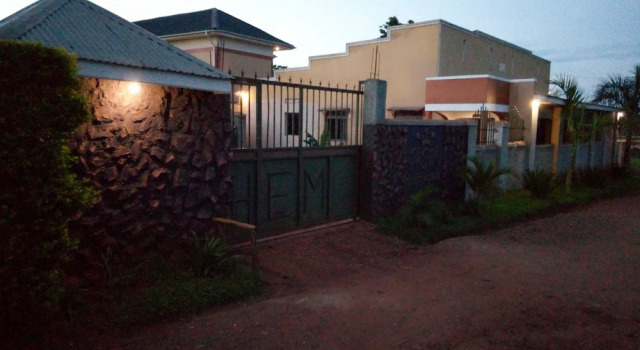 HEM Guest House, Prenota Affittacamere Jinja 