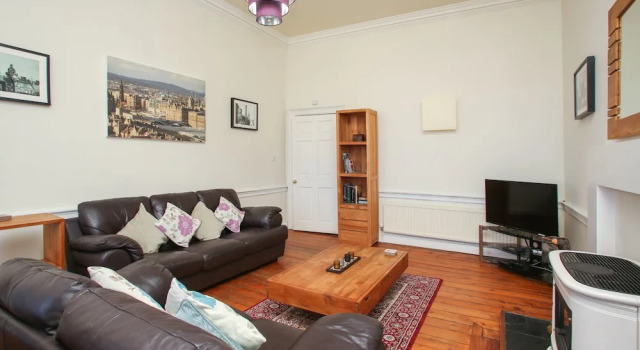 3 Bedroom Flat In Edinburgh City Centre, Забронировать Апартаменты/квартира Бротон Эдинбург, рядом с Национальный музей Шотландии