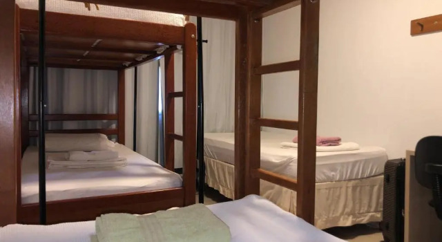 Кровать в общем номере (мужской номер) GayFriendly Hostel BSB Airport