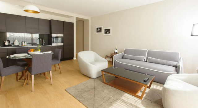 Residence by Vestibul Palace