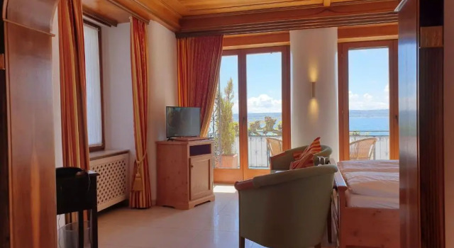 Hotel Strand Cafe, Забронировать Отель Мерсбург Баден-Вюртемберг, рядом с Порт Мерсбург