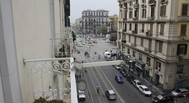1 bed in Basic 6 Bed Female Room Share Bathroom - Campus Accommodation, Prenota Ostello Ostelli a Napoli, Ostello