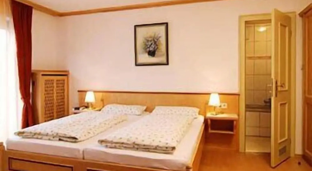 Hotel Garni Am Kureck, Reservar Hotel Hotéis em Tegernsee com pequeno-almoço, Café da manhã