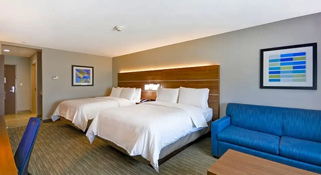 Четырёхместный люкс c 1 комнатой Holiday Inn Express & Suites - Houston NASA - Boardwalk Area by IHG